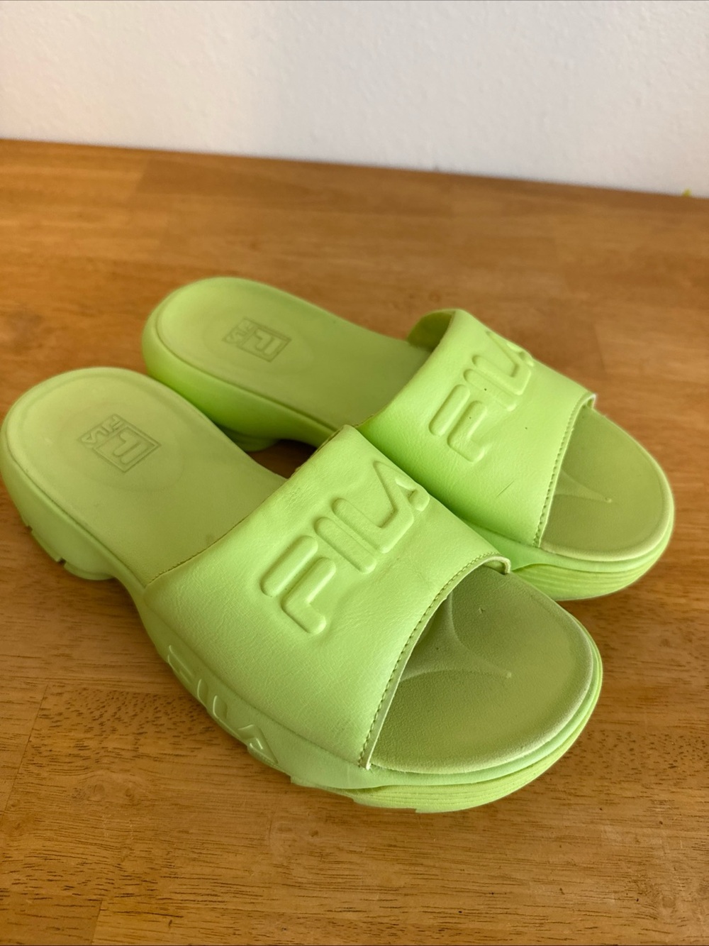 Fila Lime Green Chunky Platform Slide Sandals Women’s 9 2”